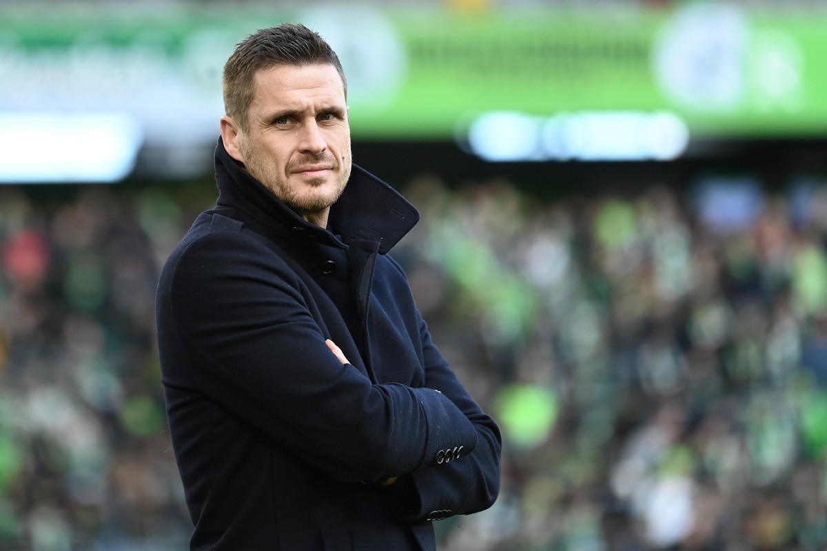 ARCHIV - 17.02.2024, Niedersachsen, Wolfsburg: Fußball: Bundesliga, VfL Wolfsburg - Borussia Dortmund, 22. Spieltag, Volkswagen Arena. Sebastian Kehl, Sportdirektor bei Borussia Dortmund, ist vor dem ...