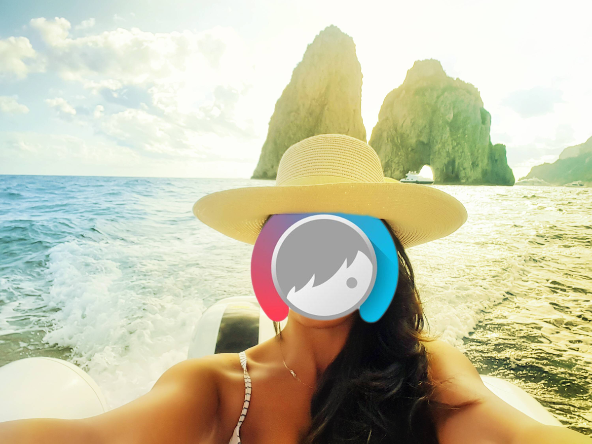 Facetune sei dank kann heute jeder Bilder bearbeiten wie ein Profi. Viele Influencer tun das regelmäßig und werden von Accounts wie CelebFace entlarvt.
