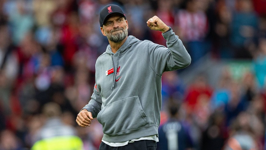 Football - FA Premier League - Liverpool FC v Brentford FC LIVERPOOL, ENGLAND - Saturday, May 6, 2023: Liverpool s manager Jürgen Klopp celebrates in front of the Spion Kop after the FA Premier League ...