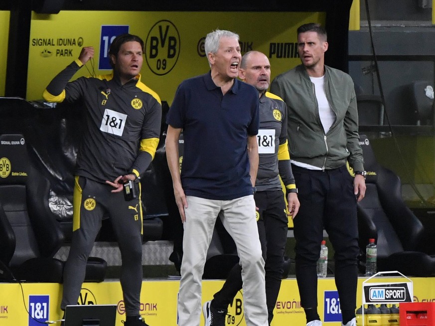 Es ist nicht so, dass Ex-BVB-Trainer Lucien Favre nie laut war. Sein Assistent Manfred Stefes (2.v.r.) wurde am Sonntag ebenfalls von seinen Aufgaben entbunden.