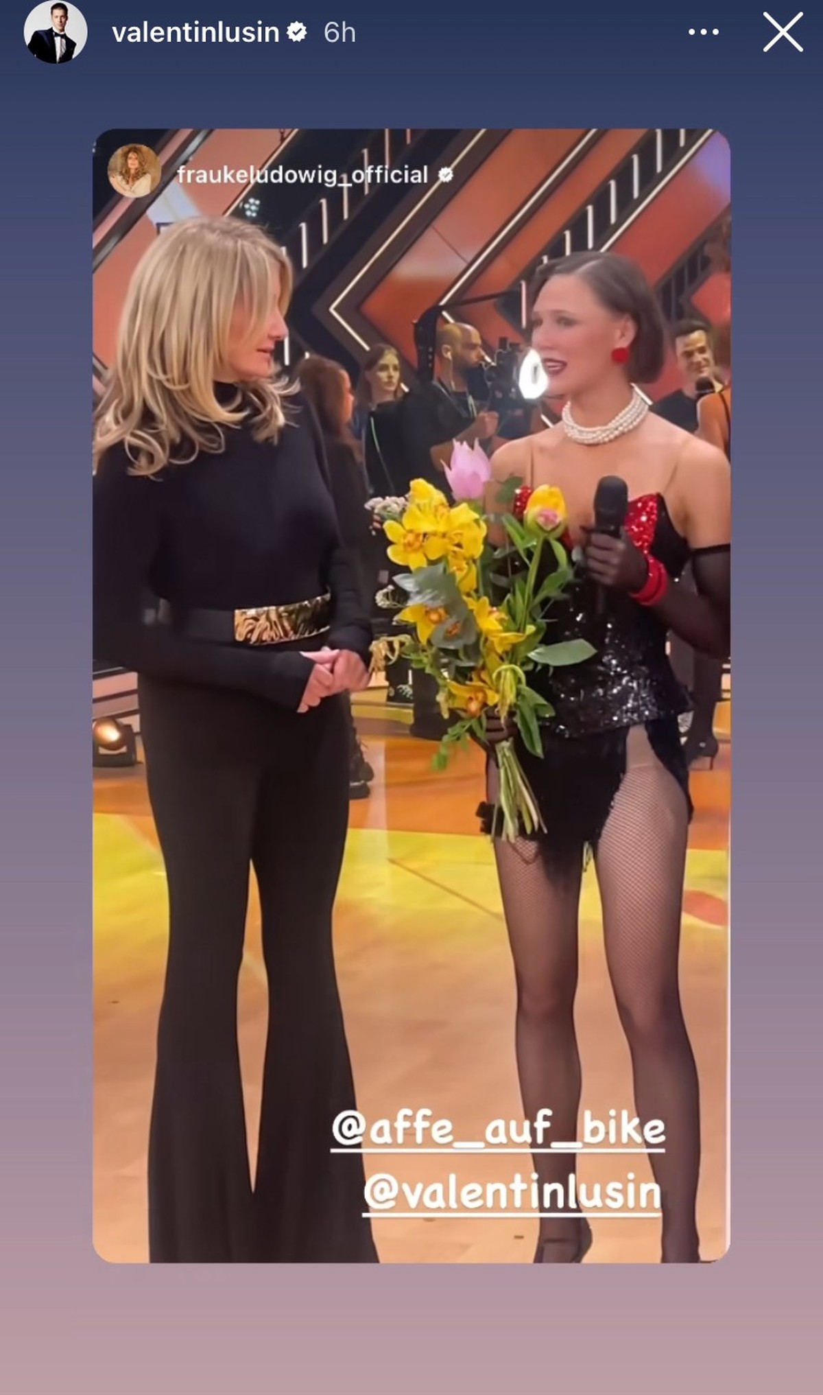 Frauke Ludowig spricht mit Ann-Kathrin Bendixen nach ihrem Ausscheiden.