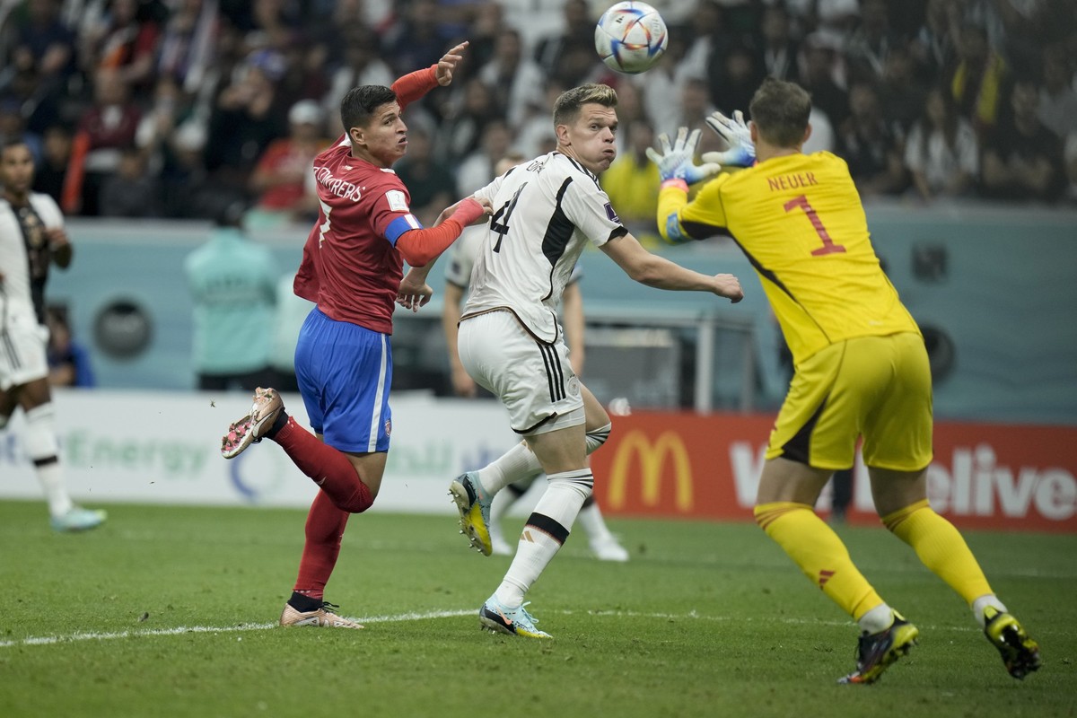 Germany&#039;s Matthias Ginter, center, and Costa Rica&#039;s Anthony Contreras fight for the ball during the World Cup group E soccer match between Costa Rica and Germany at the Al Bayt Stadium in Al ...