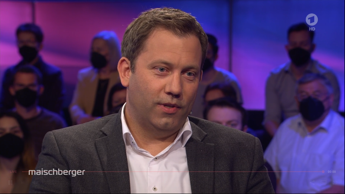 Der SPD-Vorsitzende Lars Klingbeil vertraut den deutschen Ministern eher als den polnischen Aussagen.