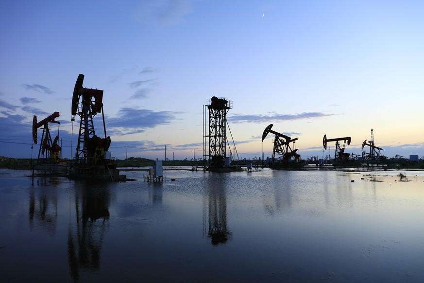 Oil fields in the evening, oil field derrick in the evening, sunset and sunset