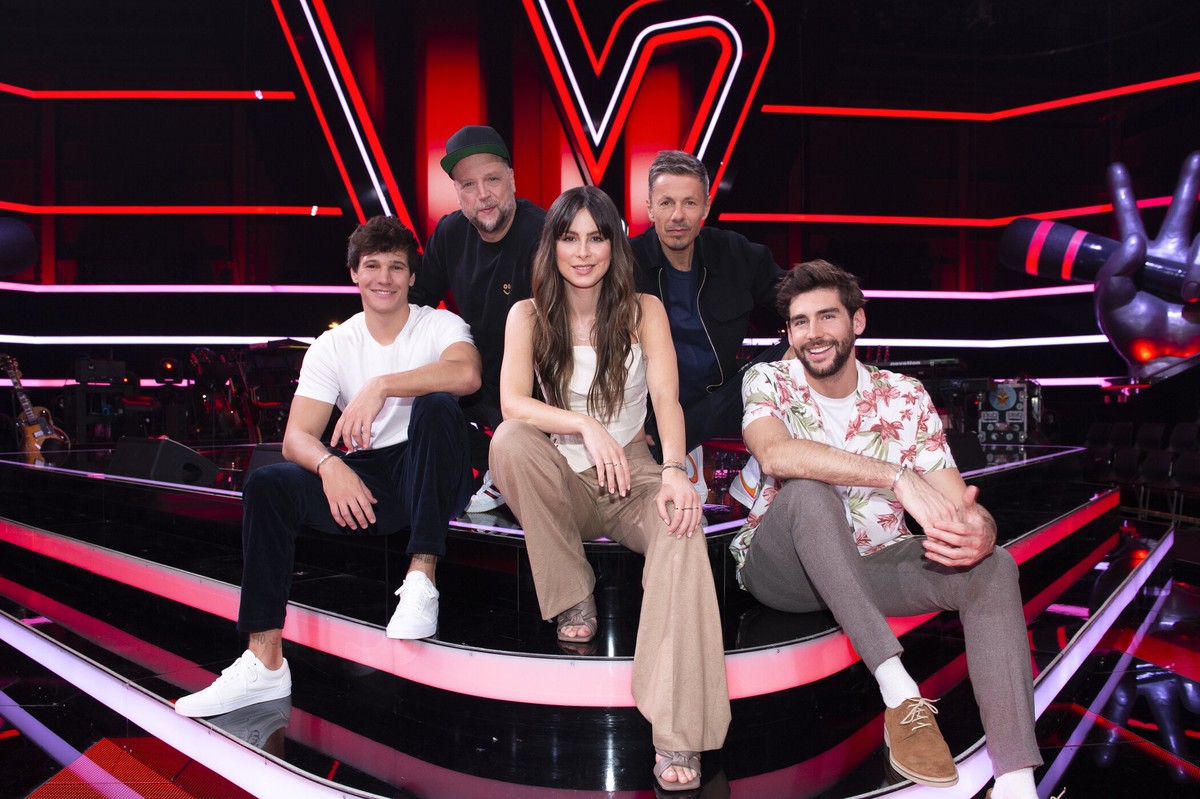 HANDOUT - 30.10.2021, ---: ARCHIV - Wincent Weiss (l-r), Smudo, Lena Meyer-Landrut, Michi Beck und Alvaro Soler sind die Jury der zehnten Staffel von �The Voice Kids� (undatierte Aufnahme). Die Jubil� ...