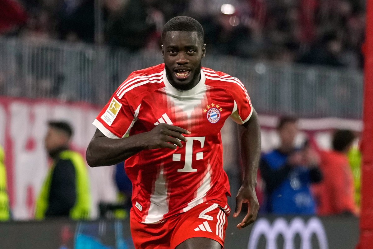 Bayern&#039;s Dayot Upamecano celebrates scoring his side&#039;s third goal during the Bundesliga soccer match between Bayern Munich and Freiburg in Munich, Germany, Saturday, Nov. 22, 2025.(AP Photo/ ...