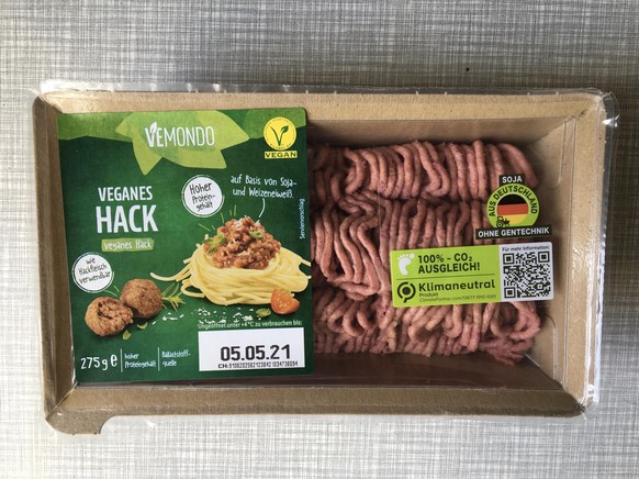 Das vegane Hack sieht Fleisch verblüffend ähnlich.