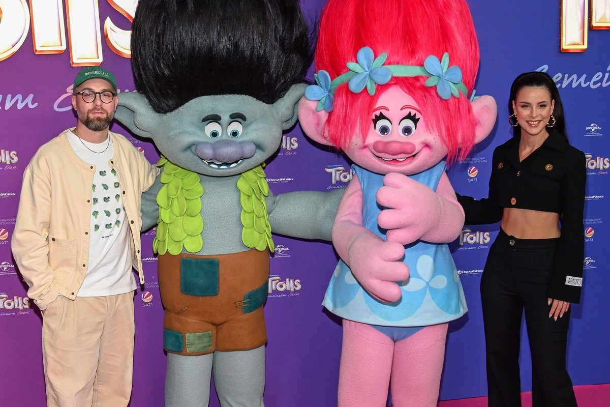 Premiere des Kinofilms - Tollls - Gemeinsam Stark am 08.10.2023 im Cinedom in Köln Mark Forster, links und Lena Meyer-Landrut, rechts auf dem roten Teppich bei der Premiere des Kinofilms - Trolls - Ge ...