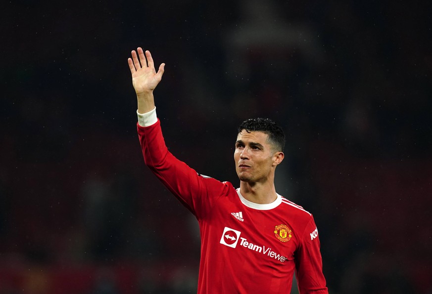 Sport Bilder des Tages Manchester United, ManU v Brentford - Premier League - Old Trafford Manchester United s Cristiano Ronaldo applauds the fans following the Premier League match at Old Trafford, M ...