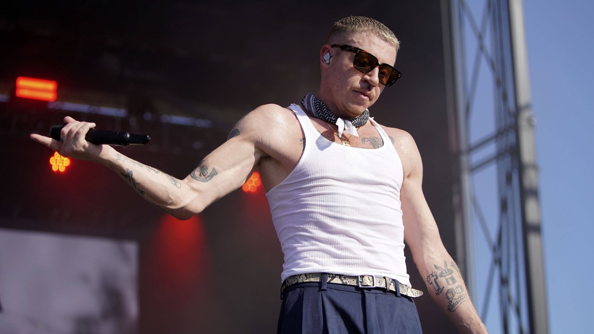 Il rapper annulla il concerto e parla del conflitto
