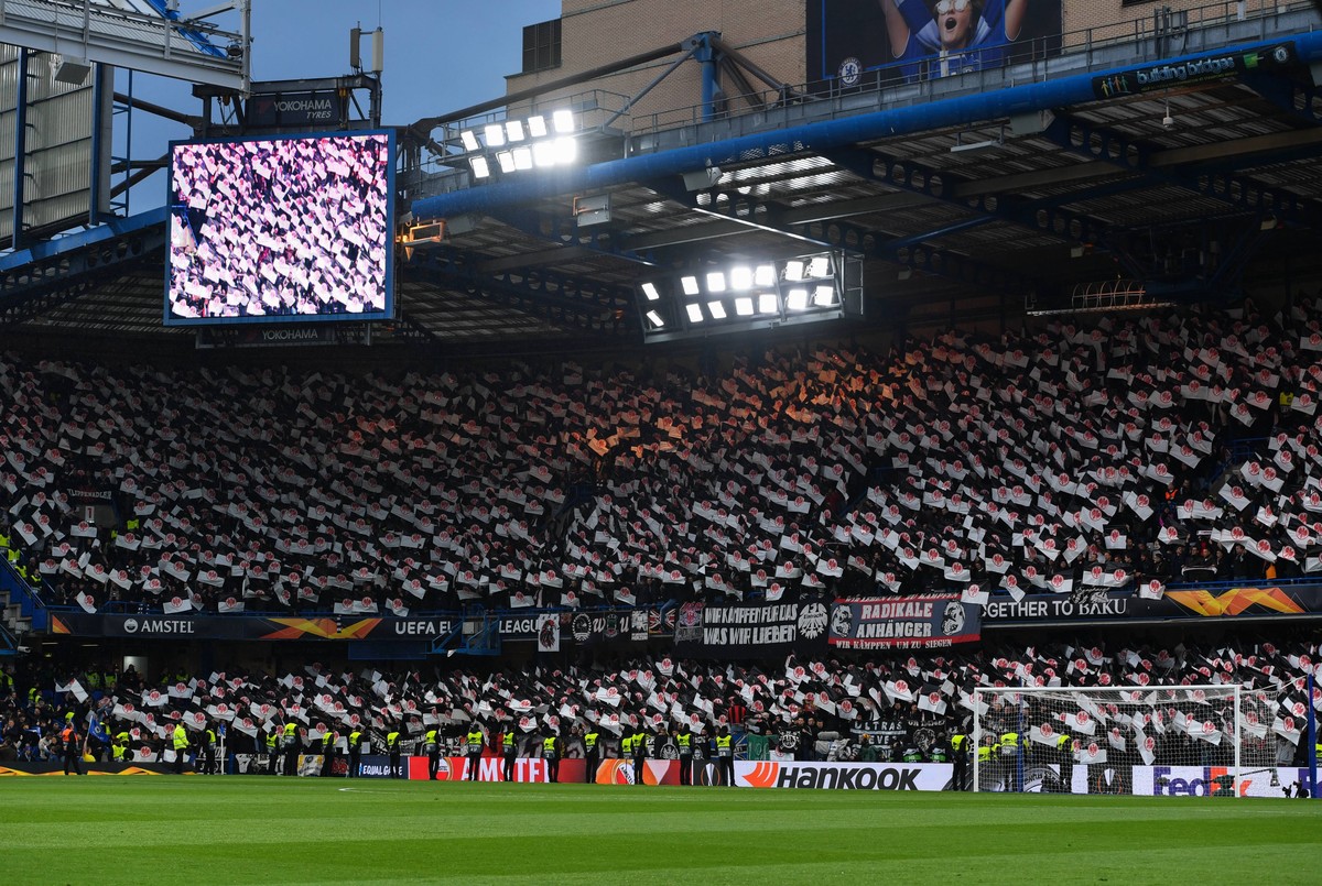 Sport Bilder des Tages Football - 2018 / 2019 UEFA Europa League - Semi-Final, Second Leg: Chelsea (1) vs. Eintracht Frankfurt (1) Eintracht Frankfurt fans before the game, at Stamford Bridge. COLORSP ...