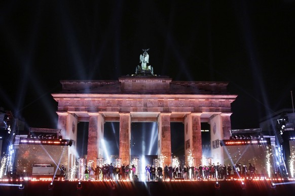 Bilder des Jahres 2021, Entertainment 12 Dezember Entertainment Themen der Woche KW52 Silvestershow Celebrate at the Gate - Willkommen 2022 am Brandenburger Tor. Berlin, 31.12.2021 *** New Years Eve s ...