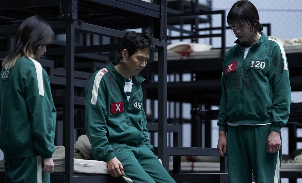 Squid Game S3 (L to R) Jo Yu-ri as Jun-hee, Lee Jung-jae as Seong Gi-hun, Park Sung-hoon as Hyun-ju in Squid Game S3 Cr. No Ju-han/Netflix © 2025