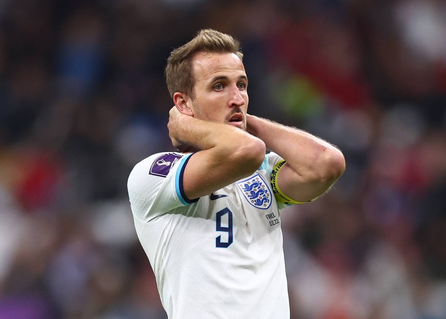 Al Khor, Qatar, 10th December 2022. Harry Kane of England reacts to his penalty going over the bar during the FIFA World Cup, WM, Weltmeisterschaft, Fussball 2022 match at Al Bayt Stadium, Al Khor. Pi ...