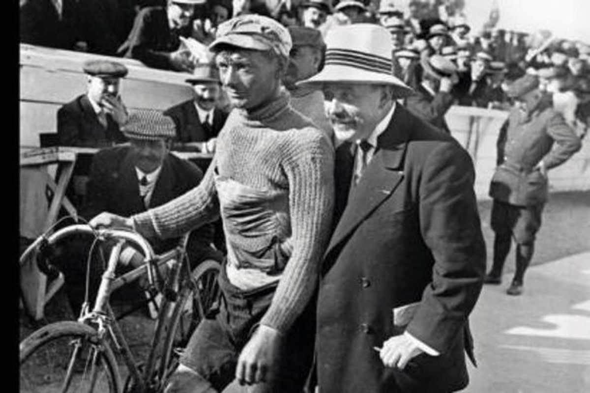 Henri Cornet vor einer Etappe 1904