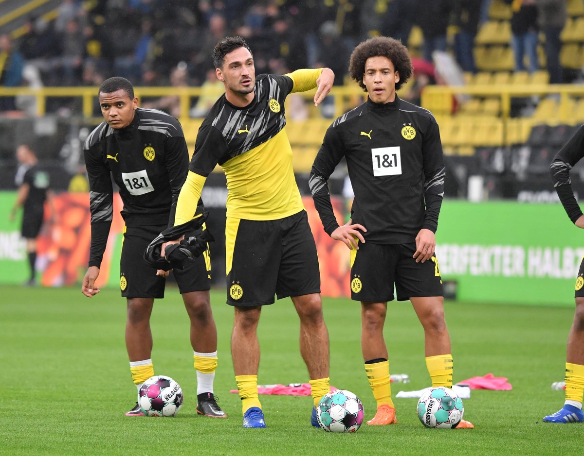 Manuel Akanji (l.) fühlt sich neben Mats Hummels wohl, aber auch Axel Witsel (r.) taugt ihm als Nebenmann in der Innenverteidigung.