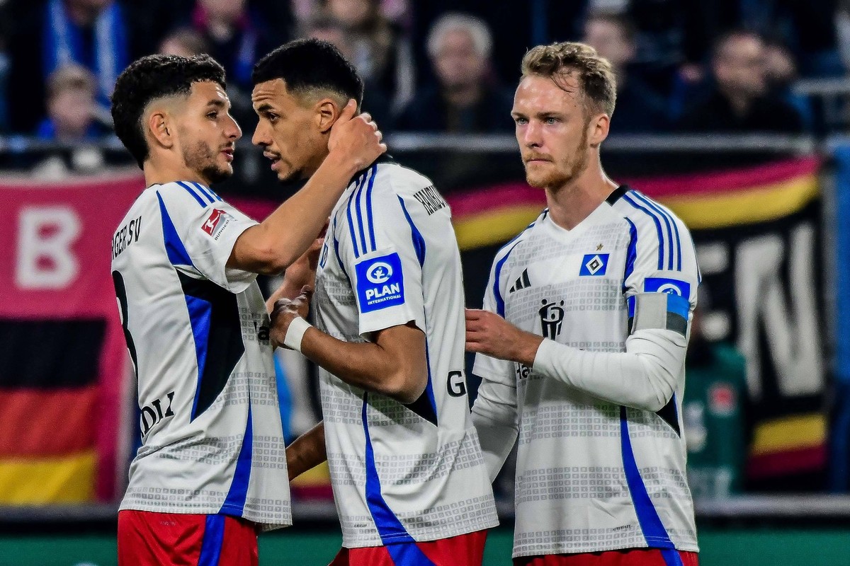 Daniel Elfadli Glatzel Robert Schonlau Sebastian HSV Deutschland , Hamburg , Volksparkstadion , Fussball , 2 . Bundesliga , Hamburger SV - SV Elversberg *** Daniel Elfadli Glatzel Robert Schonlau Seba ...