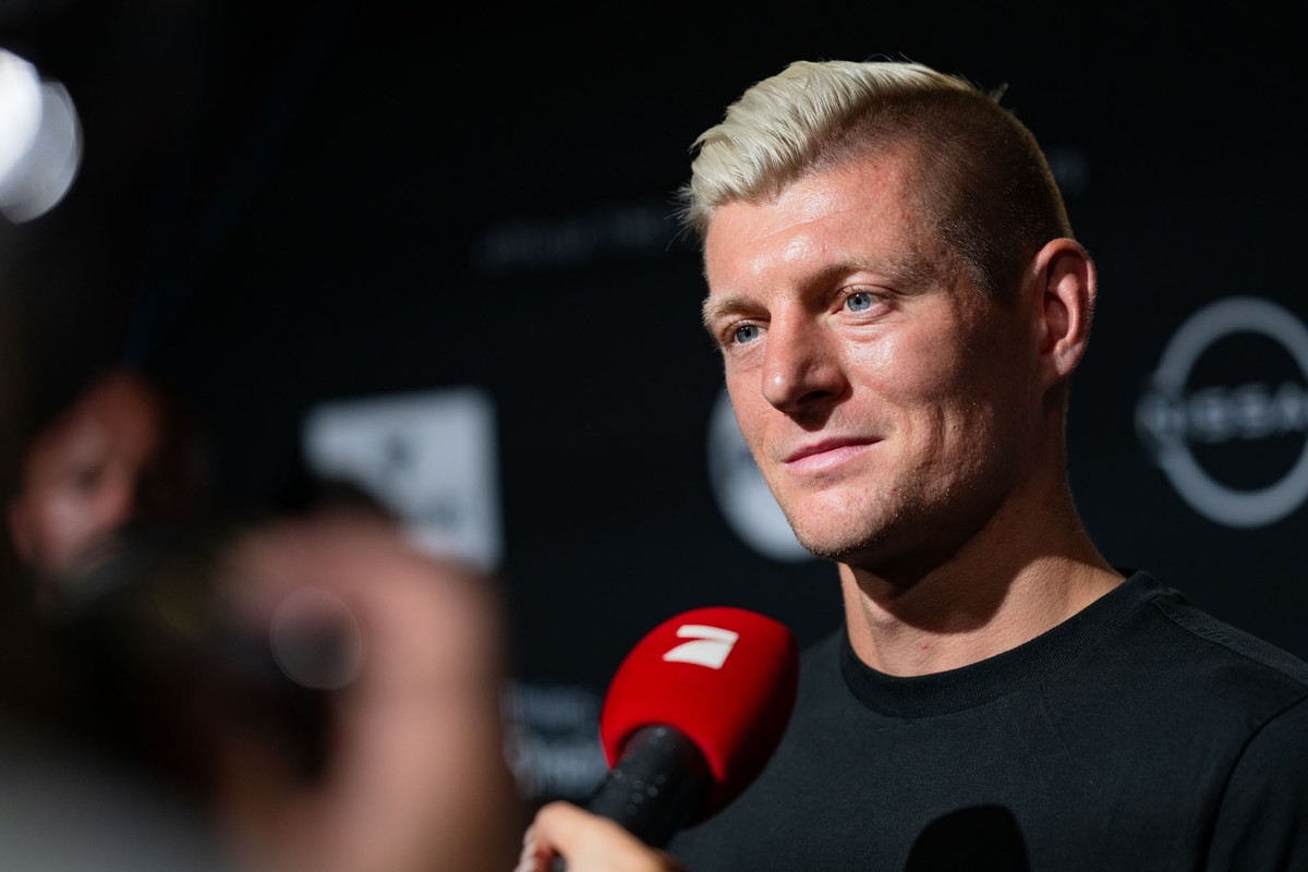 01.09.2024, Nordrhein-Westfalen, Köln: Toni Kroos, Gründer der Icon League, gibt vor dem Start der Liga ein Interview. Die Icon League ist eine Hallenfußball-Liga im Kleinfeldformat. Foto: Marius Beck ...