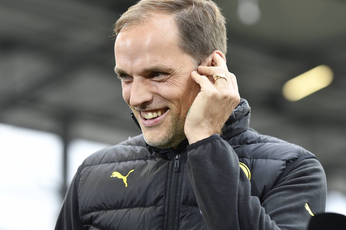 22.10.2016 - Fussball - Saison 2016 2017 - 1. Fussball - Bundesliga - 08. Spieltag: FC Ingolstadt FCI - Borussia Dortmund BVB - / - Thomas Tuchel (Trainer Borussia Dortmund ) happy lacht
22 10 2016 F ...