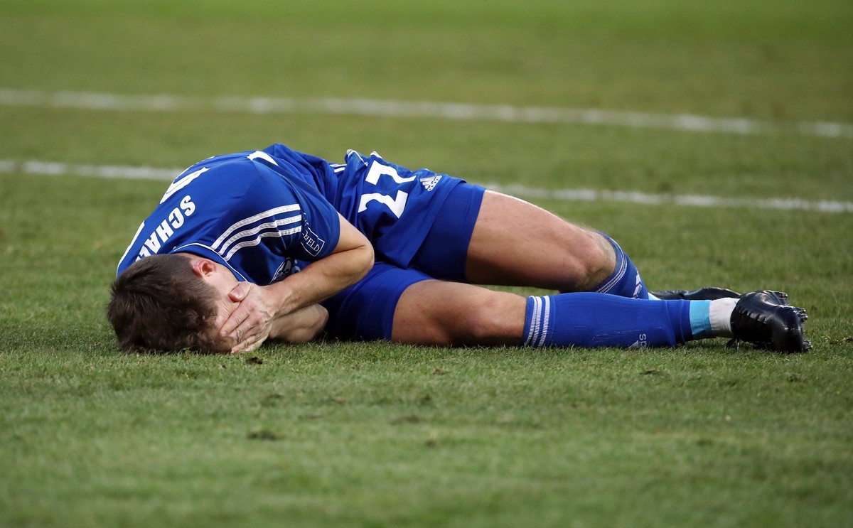 Cedric Brunner im Gesicht verletzt / / Fußball Fussball / Bundesliga Herren DFL / 21. Spieltag Saison 2022/2023 / 19.02.2023 / 1.FC Union Berlin FCU vs. FC Schalke 04 S04 / DFL regulations prohibit an ...