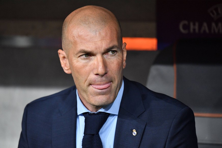 Zizou hat bis jetzt nur bei Real Madrid als Trainer gearbeitet. In seiner Amtszeit holte er in 149 Spielen im Schnitt 2,3 Punkte pro Spiel und schaffte es, dreimal in Folge die Champions League zu gew ...