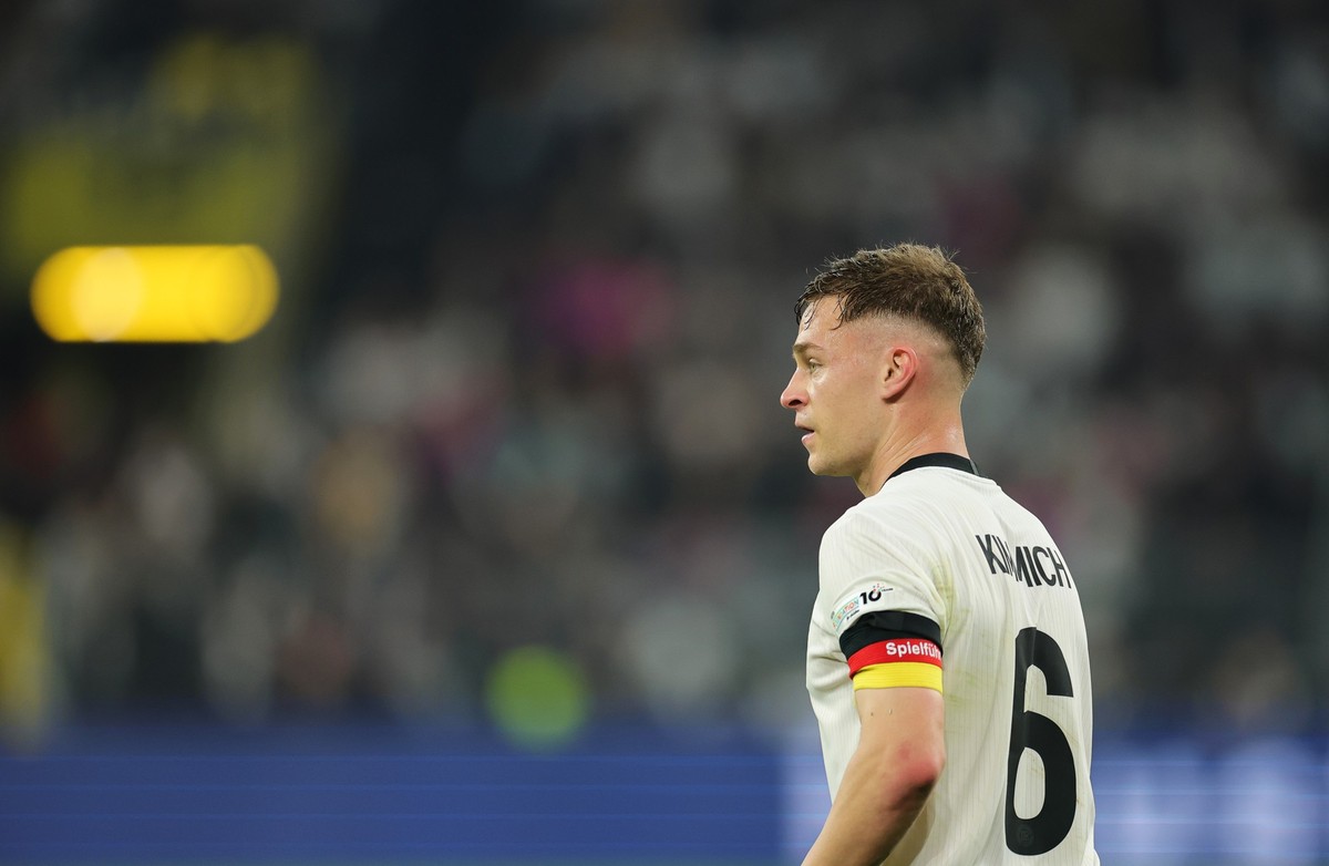 23.03.2025, Nordrhein-Westfalen, Dortmund: Fu�ball: Nations League A, Deutschland - Italien, Play-off-Runde, Viertelfinale, R�ckspiele, Signal Iduna Park, Deutschlands Joshua Kimmich tr�gt die Kapit�n ...
