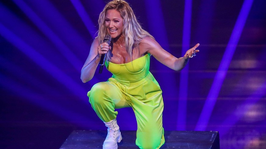 xMHx - DAS GROSSE SCHLAGERJUBILÄUM - auf die nächsten 100 am 21.10.2022 aus dem Media City Atelier in Leipzig Helene Fischer Foto: osnapix Das grosse Schlagerjubiläum 2022 - auf die nächsten 100 - aus ...