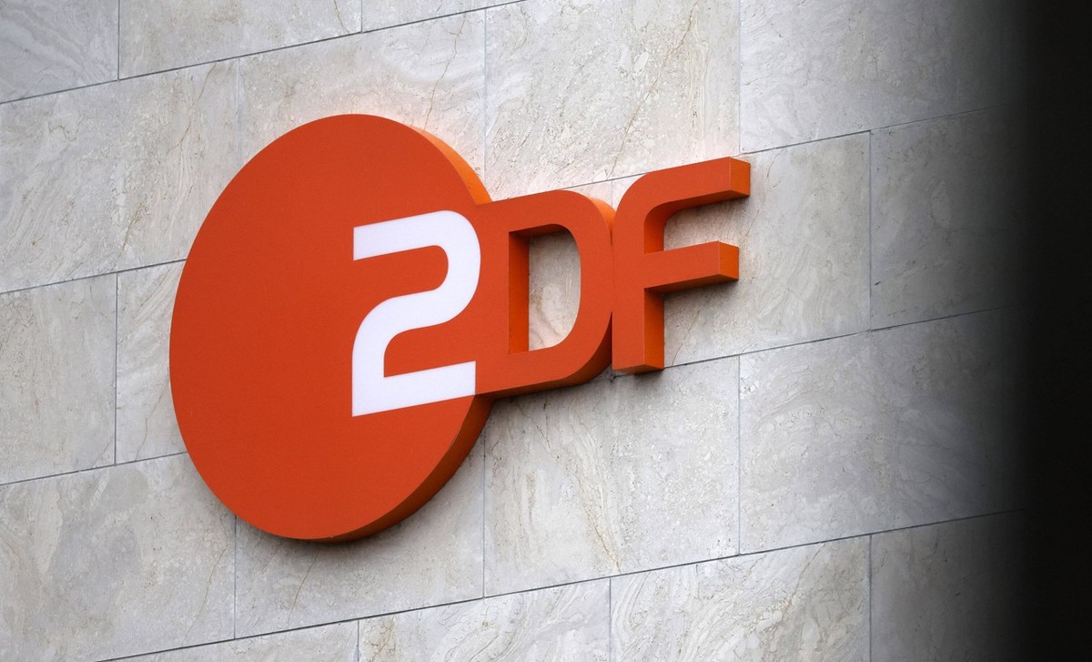 Das Logo des TV-Sender ZDF am Landesstudio Düsseldorf. Themenbild, Symbolbild Düsseldorf, 20.12.2022 NRW Deutschland *** The logo of the TV station ZDF at the regional studio Düsseldorf theme image, s ...