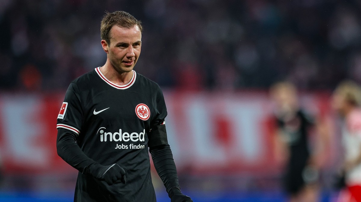 13.01.2024, Sachsen, Leipzig: Fußball, Bundesliga, 17. Spieltag, RB Leipzig - Eintracht Frankfurt, Red-Bull-Arena: Frankfurts Mario Götze. Foto: Jan Woitas/dpa - WICHTIGER HINWEIS: Gemäß den Vorgaben  ...