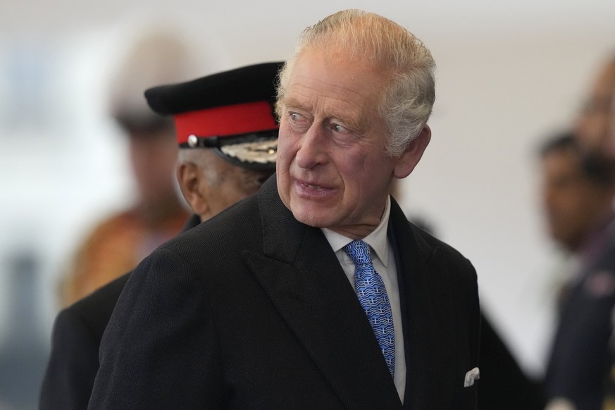 21.11.2023, Großbritannien, London: König Charles III. bei seiner Ankunft zur feierlichen Begrüßung des südkoreanischen Präsidenten Yoon Suk Yeol und seiner Frau Kim Keon Hee am ersten Tag des Staatsb ...