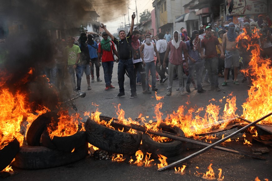 Demonstrators man a barricade during clashes with the Bolivarian National Guard in Urena, Venezuela, near the border with Colombia, Saturday, Feb. 23, 2019. Venezuela&#039;s National Guard fired tear  ...