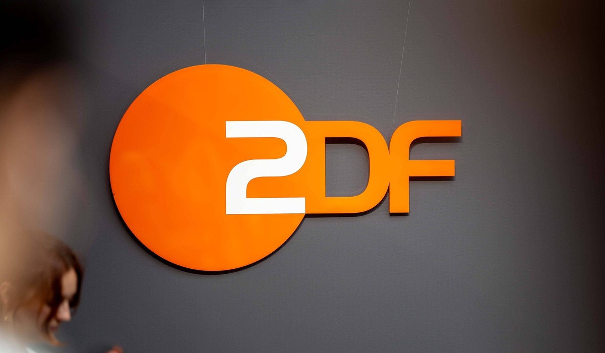 Berlin, Deutschland. 27. Mai 2024. ZDF-Logo auf der re:publica 2024 unter dem Motto Who cares in der Station Berlin beim Gleisdreieck. Berlin *** Berlin, Germany 27 May 2024 ZDF logo at re publica 202 ...
