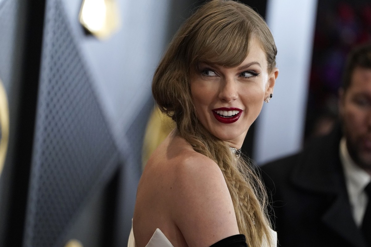 ARCHIV - 04.02.2024, USA, Los Angeles: Taylor Swift ist bei Fans und Kollegen beliebt. (zu dpa: «Swift mit Überraschungskonzert bei Event von Freund Kelce») Foto: Jordan Strauss/Invision/AP/dpa +++ dp ...