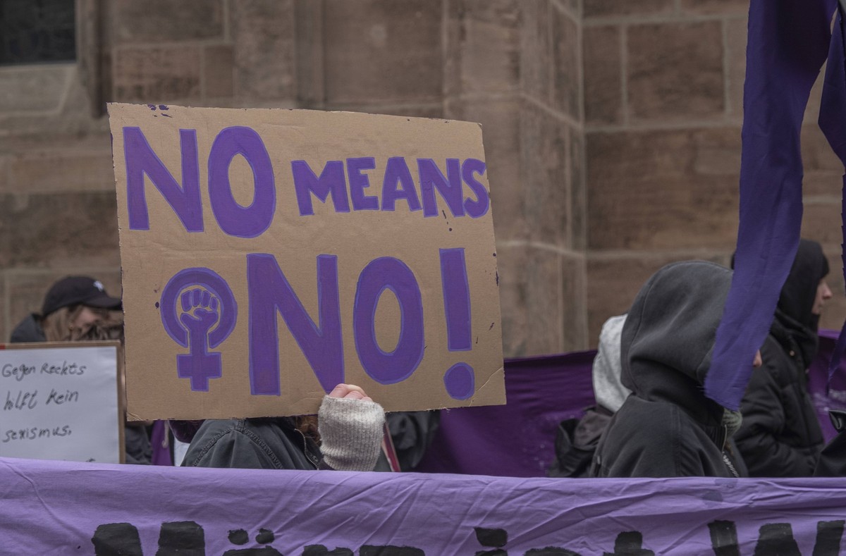 11.03.2023, Demonstration 8. März Frauenkampftag, Nürnberg: Anlässlich des feministischen Kampftages sog. Weltfrauentages gingen in Nürnberg mehrere hundert Personen auf die Straße. Bayern Deutschland ...