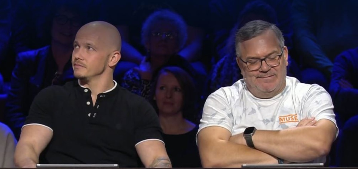 Fabian Hambüchen reagiert mit ernster Miene auf Pflaume-Spruch.