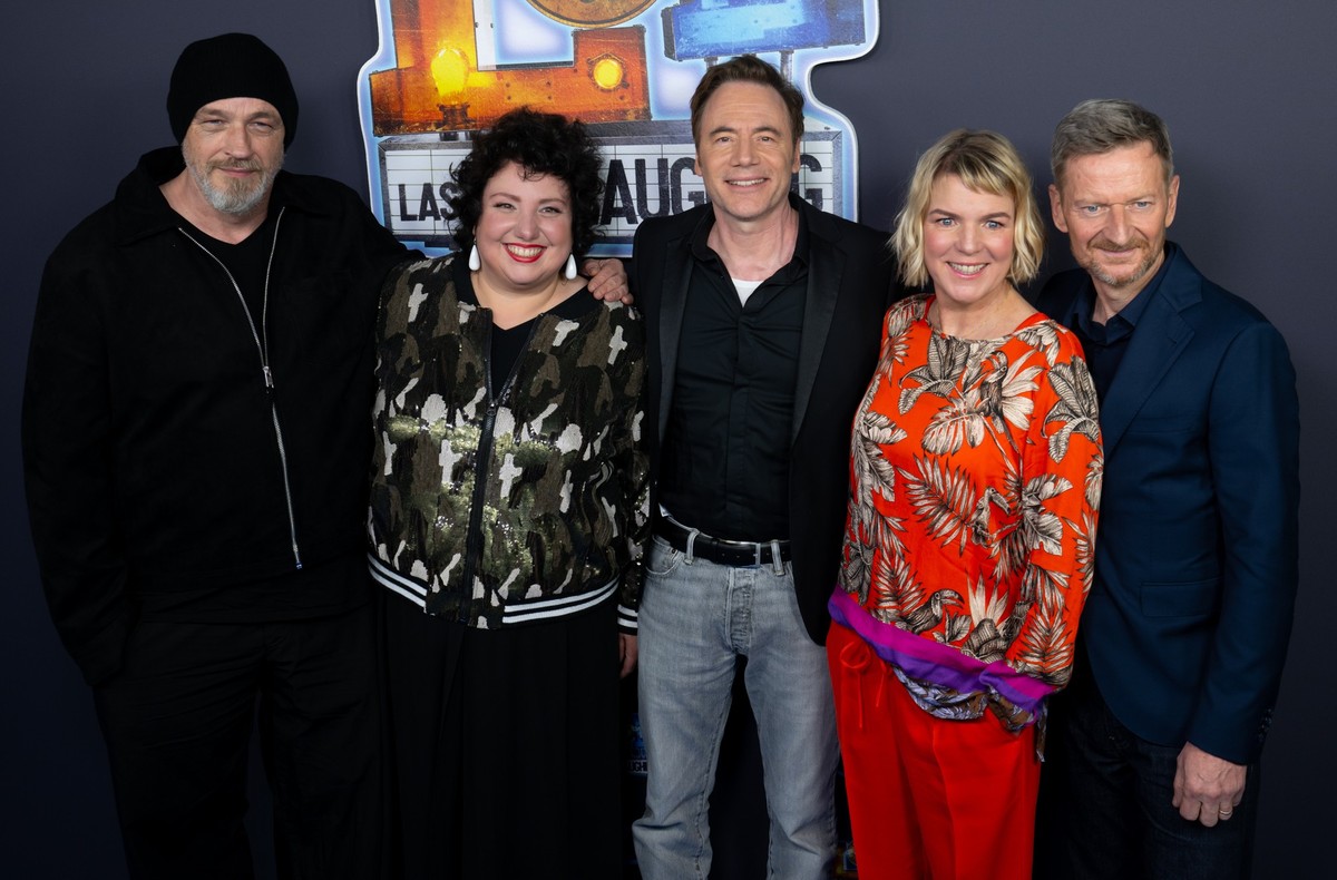 21.03.2024, Bayern, M?nchen: Torsten Str?ter (l-r), Komiker, Meltem Kaptan, Komikerin, Michael Bully Herbig, Schauspieler und Regisseur, Mirja Boes, Komikerin, und Michael Kessler, Schauspieler und Ko ...
