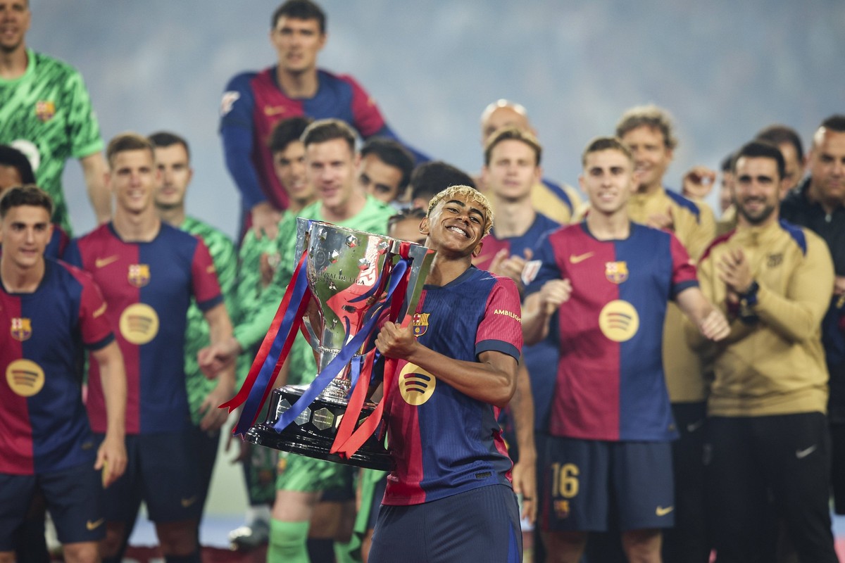 FC Barcelona, Barca Vs Villarreal CF - La Liga EA Sports Lamine Yamal of FC Barcelona celebrates the La Liga EA Sports 2024/2025 championship during the La Liga EA Sports match between FC Barcelona an ...