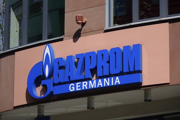 29.04.2016, Kreuzberg, Markgrafenstrasse, Berlin, Logo von Gazprom Germania, Gazprom, Gazprom Germania, Logo, Unternehmen, russisch, Gas, Erd