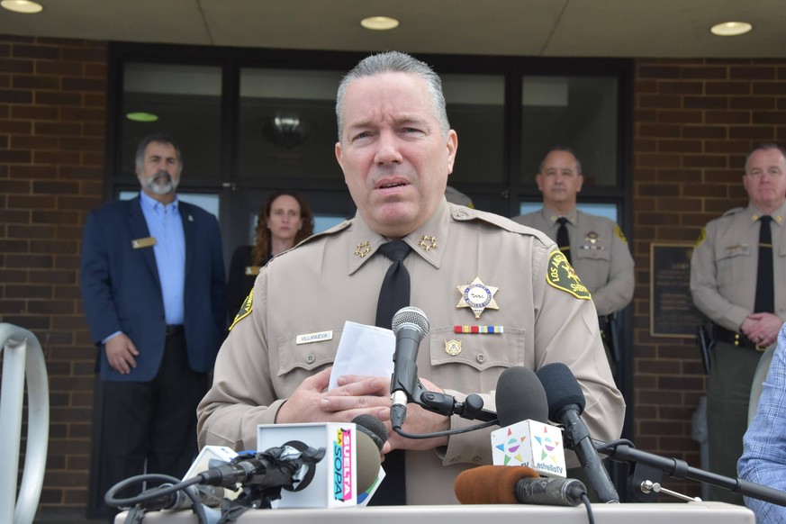 Chief-Sheriff Alex Villanueva gibt Details über den Unfall bekannt.
