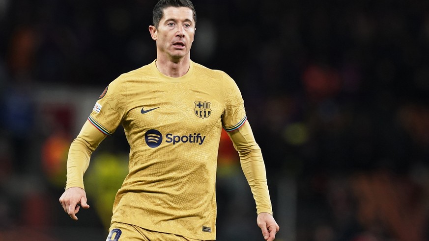 ARCHIV - 23.02.2023, Großbritannien, Manchester: Fußball: Europa League, K.o.-Runde, Zwischenrunde, Rückspiel, Manchester United - FC Barcelona. Barcelonas Robert Lewandowski reagiert. Lewandowski spr ...