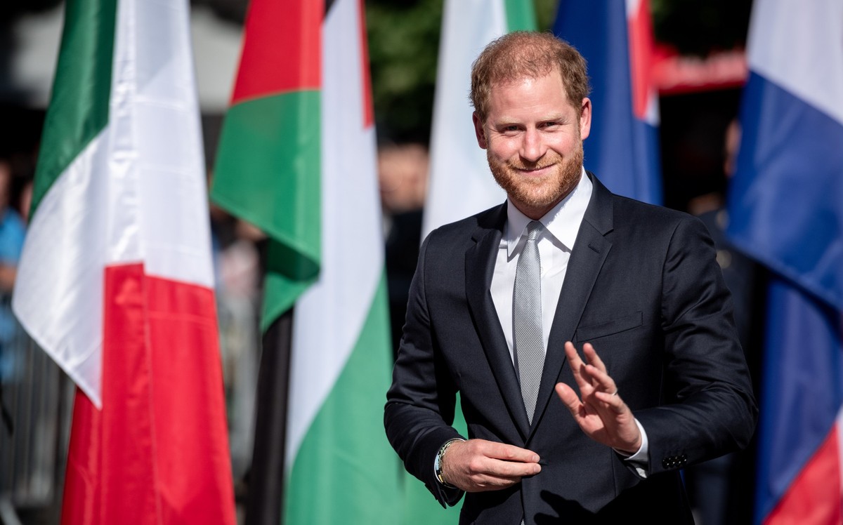 09.09.2023, Nordrhein-Westfalen, Düsseldorf: Prinz Harry kommt zur Eröffnung der 6. Invictus Games am Rathaus an. Delegationen der 21 Teilnehmernationen und Gäste kommen bei einem Empfang des Oberbürg ...