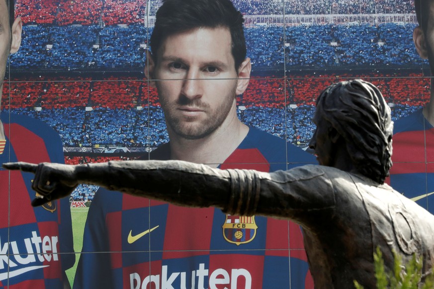 Soccer Football - Camp Nou, Barcelona, Spain - August 26, 2020 A statue of Johan Cruyff is seen infront of an image of Lionel Messi outside the Camp Nou after captain Lionel Messi told Barcelona he wi ...