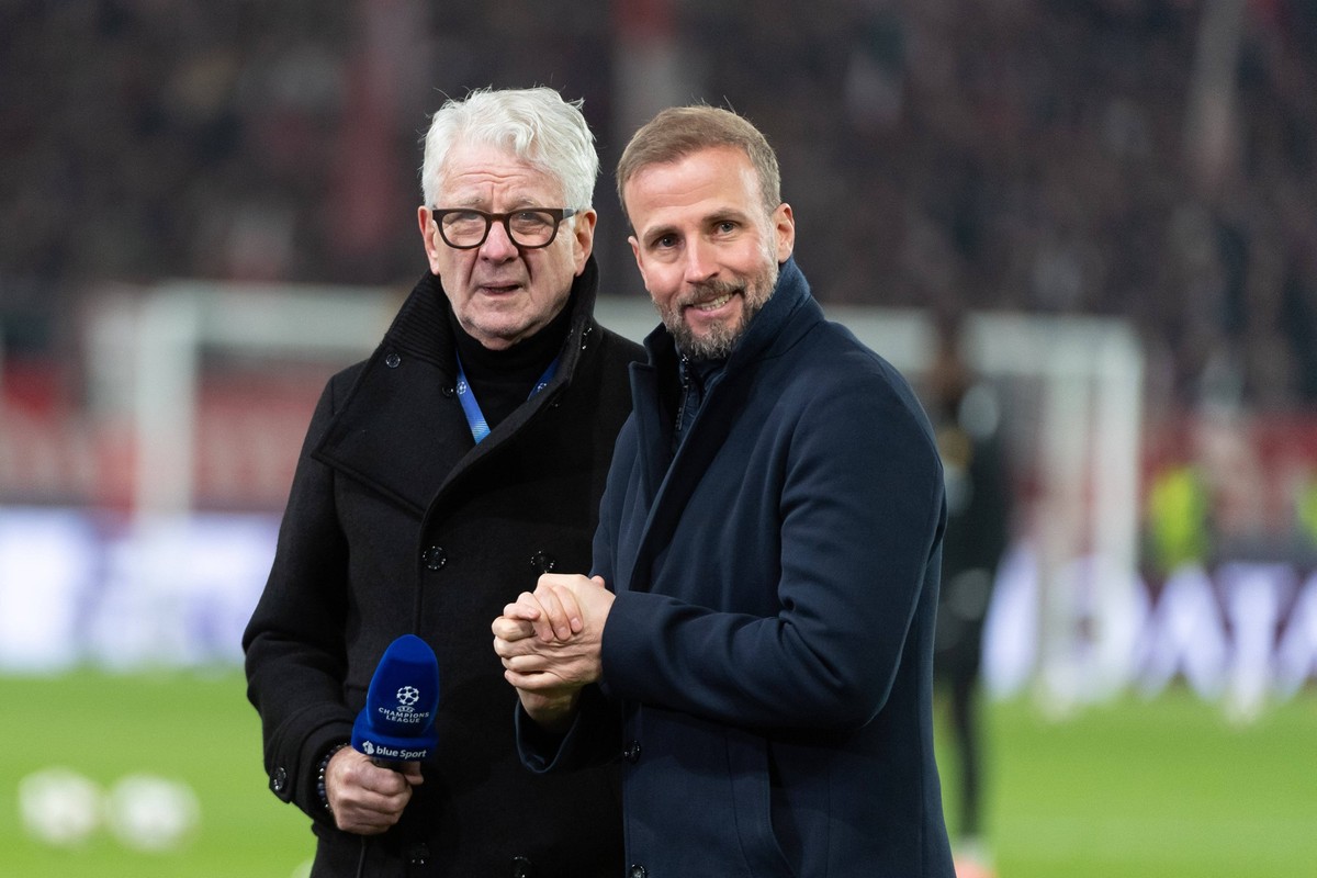 v.li. Marcel Reif, Sebastian Hoeness, Trainer VfB Stuttgart, Cheftrainer GER, VfB Stuttgart vs. BSC Young Boys Bern, Fussball, Herren, UEFA Champions League, 6. Spieltag, Spielzeit 2024/2025, 11.12.20 ...