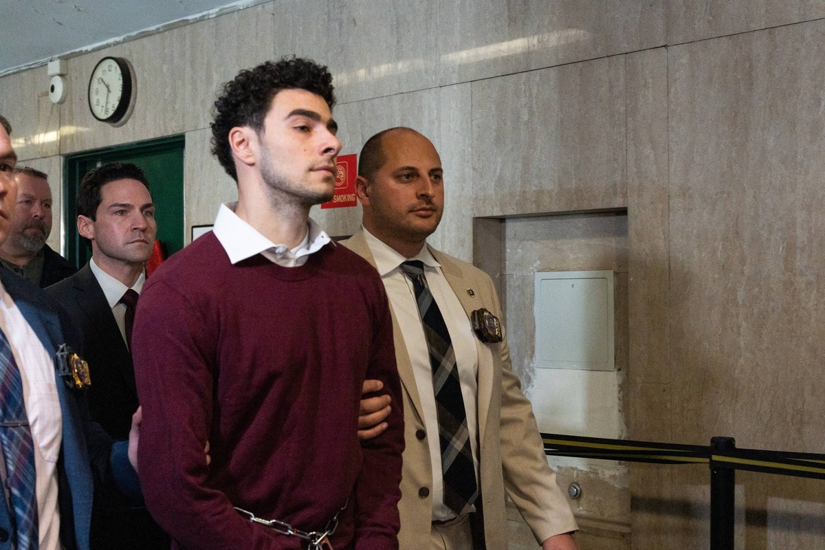NY: Luigi Mangione arraigned on state charges UnitedHealthcare CEO shooting suspect Luigi Mangione is seen entering Manhattan Criminal Court for arraignment on state charges of first degree murder in  ...