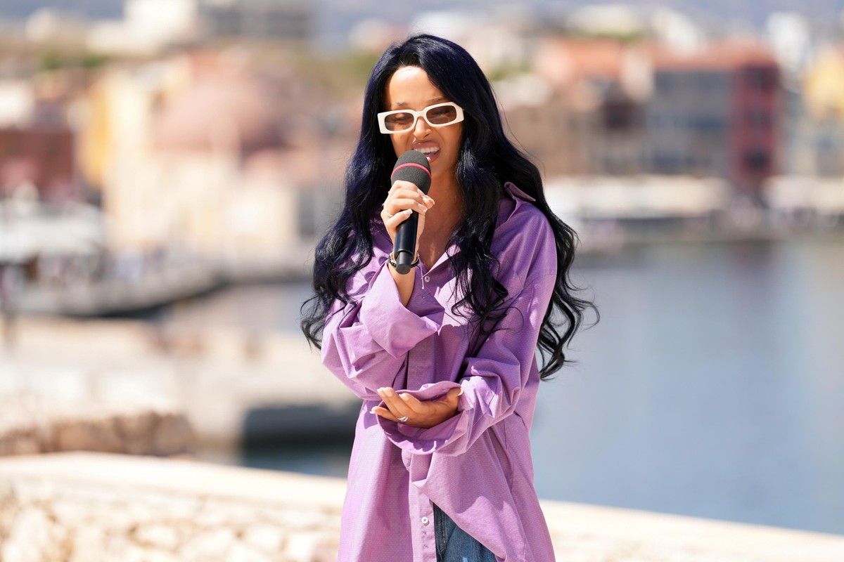 Donika Hoxha performt im alten Venezianischen Hafen von Chania, dem dritten Set des Recalls auf Kreta, den Song Tränen aus Kajal.
+++ Die Verwendung des sendungsbezogenen Materials ist nur mit dem H ...
