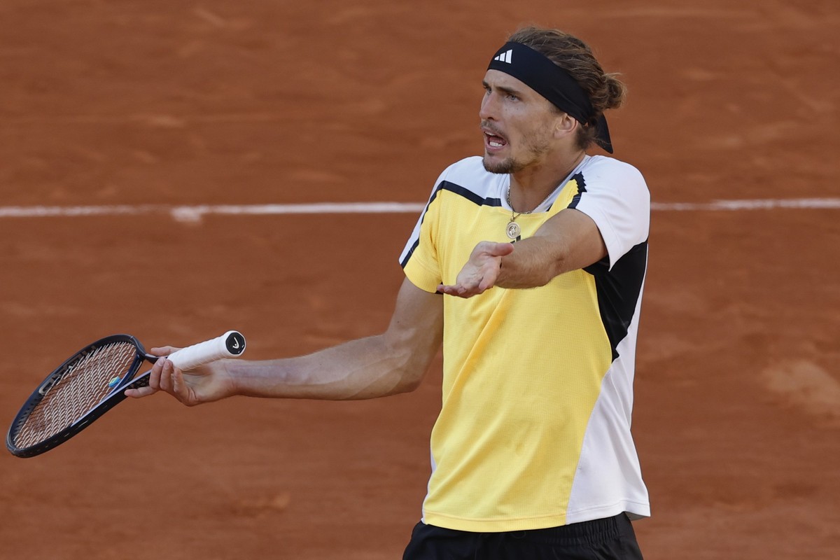 Germany's Alexander Zverev reacts over a line call in fifth set of the men's final match against Spain's Carlos Alcaraz at the French Open tennis tournament at the Roland Garros stadium ...