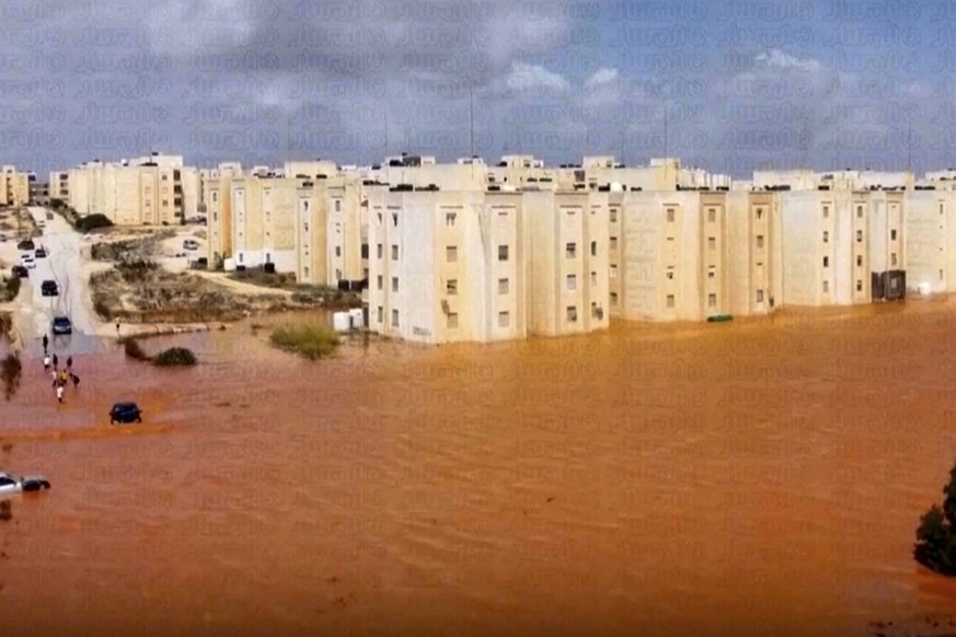 SCREENSHOT - 11.09.2023, Libyen, Marj: Straßen sind nach dem Sturm &quot;Danial&quot; überflutet. Es wird erwartet, dass die Zahl der Opfer weiter steigen wird. Nach heftigen Unwettern in Libyen befür ...