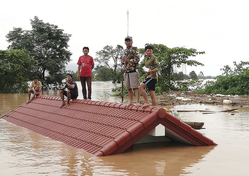 Nach einem Dammbruch in Laos werden Hunderte vermisst