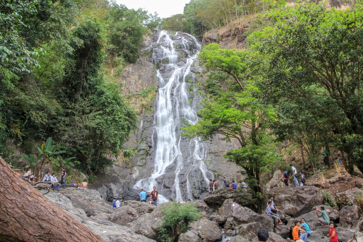 Nakhon Nayok,thailand-November 25,2013:People travel in holiday at Sarika Waterfall is beutiful landmark