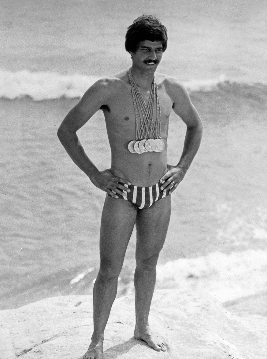 Berühmt war Spitz auch für seinen Schnauzer. Als er einem russischen Funktionär im Spaß erzählt, sein buschiger Gesichtsbalken sei ein aerodynamischer Vorteil, ist das komplette russische Schwimmteam  ...